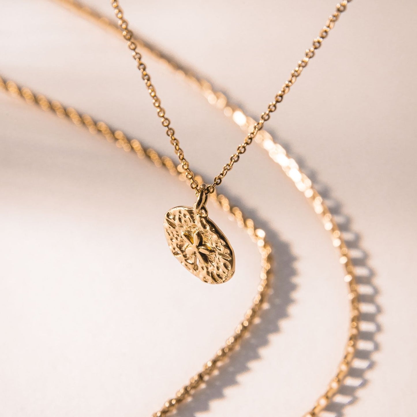 Damen Halskette Gold mit Sanddollar Anhänger, maritime Kette, verstellbar, wasserfest, hypoallergen