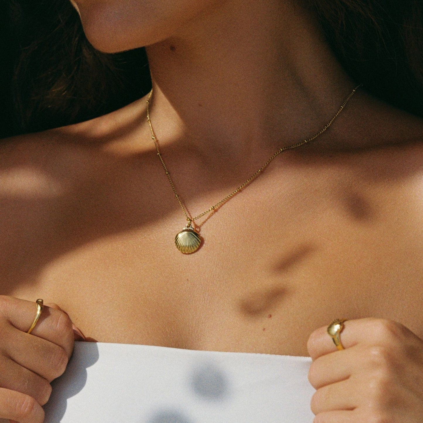 Damen Halskette Gold mit Muschel-Anhänger und Süßwasserperle Edelstahl 18K PVD Verstellbar