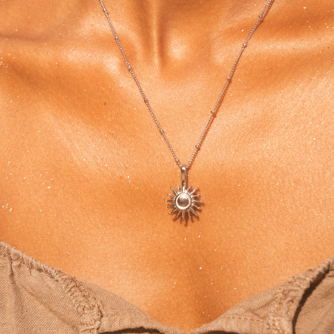 Damen Halskette Gold mit Sonnen Anhänger, wasserfest, hypoallergen, Edelstahl, elegante Kette