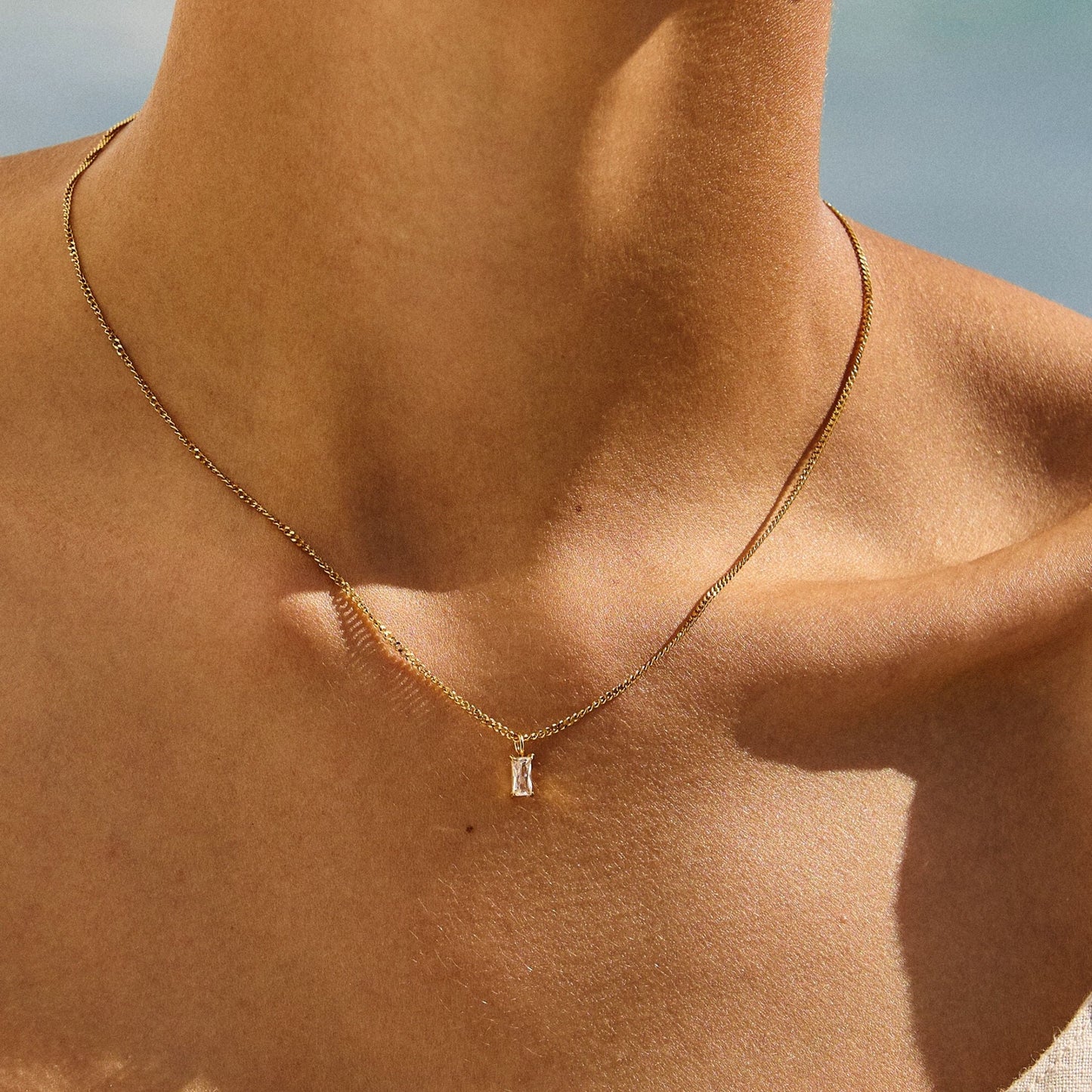 Damen Halskette Gold mit Kristall Anhänger, transparente Stein Kette, verstellbar, wasserfest, hypoallergen