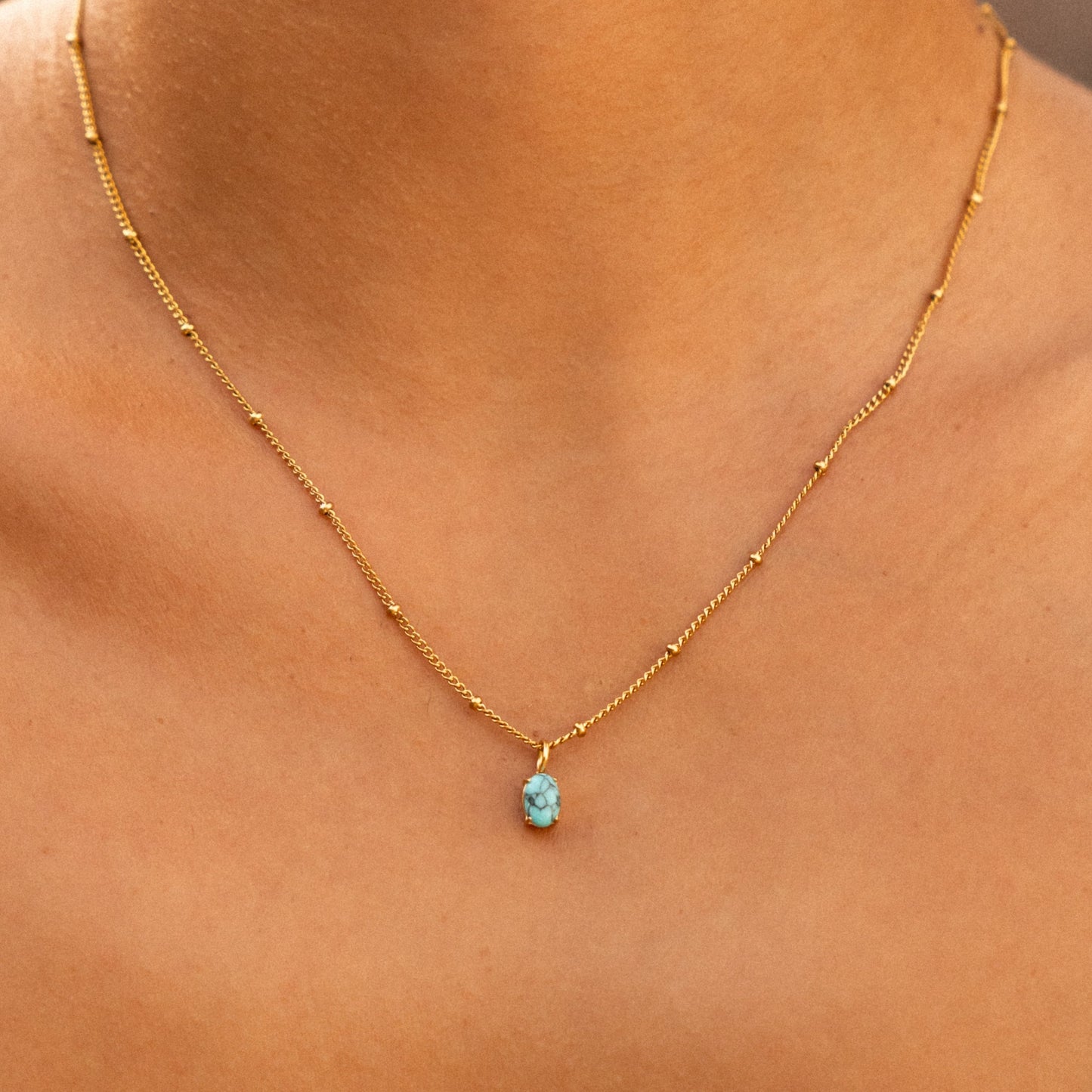 Damen Halskette goldfarben mit Türkis Anhänger und Beaded Chain aus Edelstahl