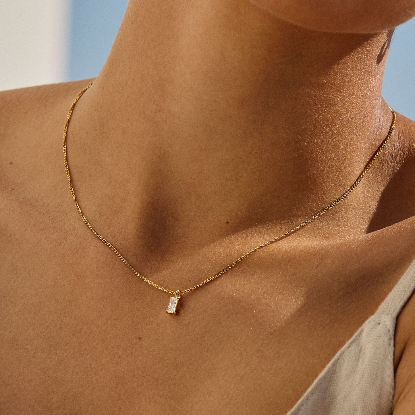 Damen Halskette Gold mit Kristall Anhänger, transparente Stein Kette, verstellbar, wasserfest, hypoallergen